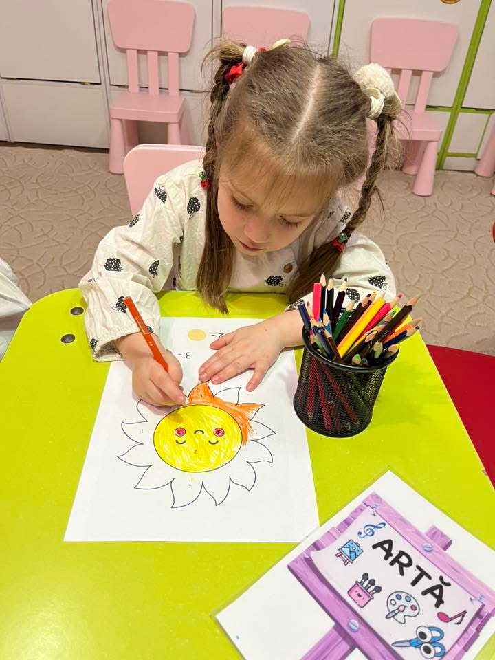 Colorează și creează